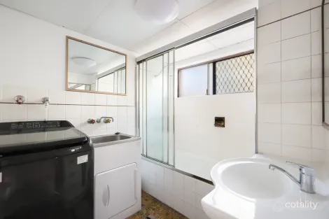 Property photo of 1/32 Peerless Avenue Mermaid Beach QLD 4218