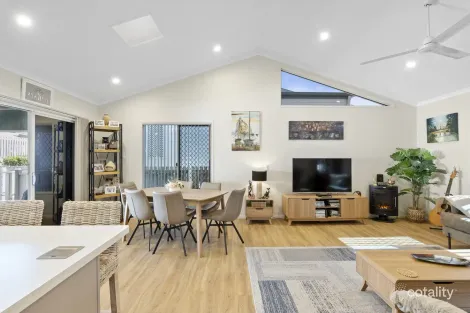 Property photo of 1/2-40 Koplick Road Chambers Flat QLD 4133