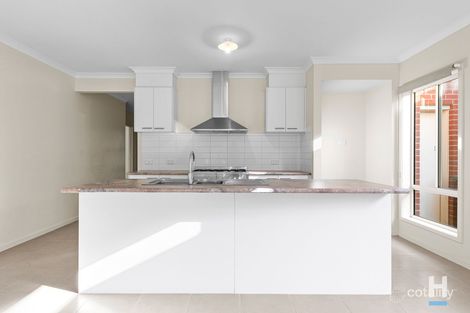 Property photo of 8 Pointer Drive Pakenham VIC 3810