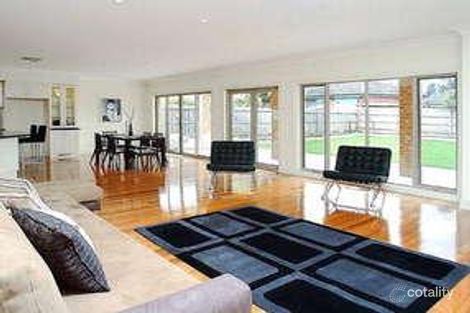 Property photo of 10 Wilfred Road Ivanhoe East VIC 3079
