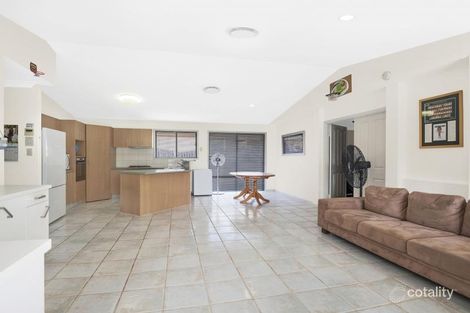 Property photo of 76 Macquarie Avenue Molendinar QLD 4214