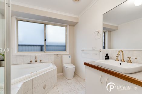 Property photo of 13 Daintree Grove Narre Warren VIC 3805