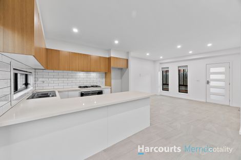 Property photo of 2/96 Whitelaw Street Reservoir VIC 3073