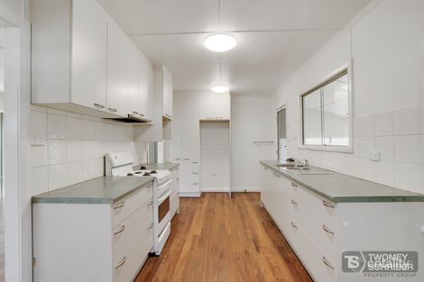 27 Miles St, Manoora, QLD 4870
