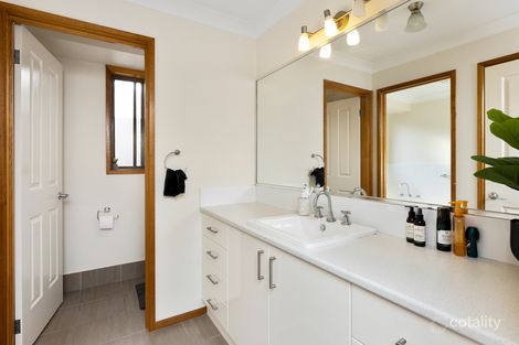 Property photo of 18 Pinnacle Place Estella NSW 2650