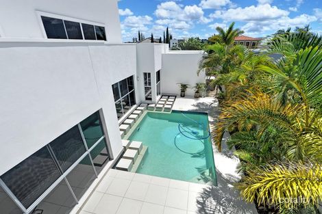 Property photo of 2125 Riverside Drive Hope Island QLD 4212