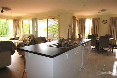 Property photo of 28 Nimblefoot Way Lilydale VIC 3140