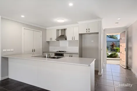 Property photo of 2/42 Hotham Circuit Thurgoona NSW 2640