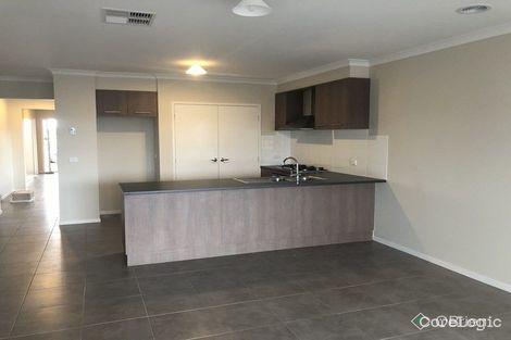 Property photo of 19 Esteem Road Craigieburn VIC 3064