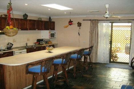Property photo of 21 Quinn Place Prairiewood NSW 2176