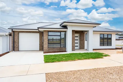 14 Stobie Cres, Leneva, VIC 3691