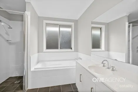 Property photo of 4 Reef Street Vincentia NSW 2540