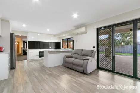 Property photo of 2 Ensay Court Morwell VIC 3840