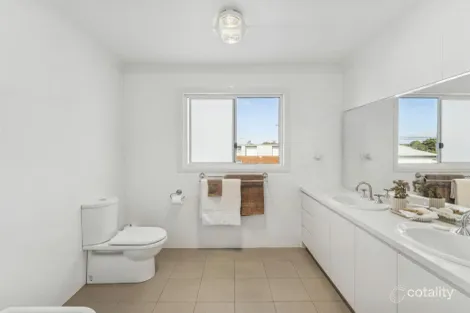 Property photo of 1 Marks Parade Marks Point NSW 2280