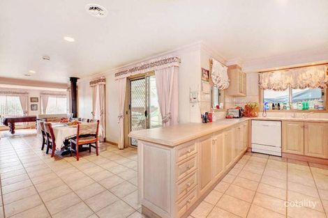 Property photo of 18 Honeyeater Crescent Taylors Lakes VIC 3038