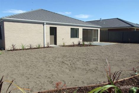 Property photo of 8 Griffith Mews Pakenham VIC 3810