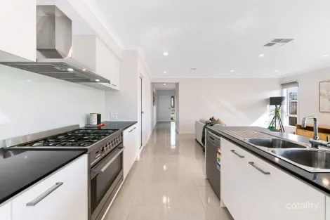 Property photo of 56 Stringer Avenue Cranbourne VIC 3977