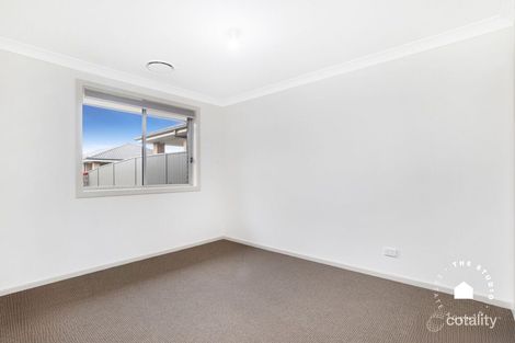 Property photo of 33 Durga Crescent Grantham Farm NSW 2765