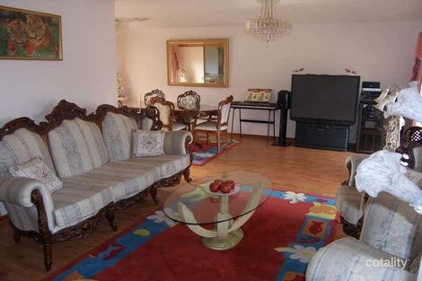 Property photo of 24 Yarcombe Crescent Craigieburn VIC 3064