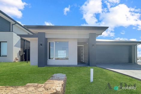 5 Bask St, Clyde North, VIC 3978