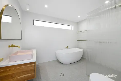 Property photo of 10 Ballanda Avenue Lugarno NSW 2210