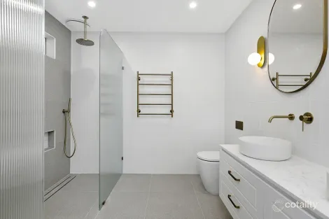 Property photo of 10 Ballanda Avenue Lugarno NSW 2210
