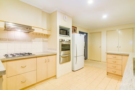 Property photo of 12 Peveril Crescent Cranbourne North VIC 3977