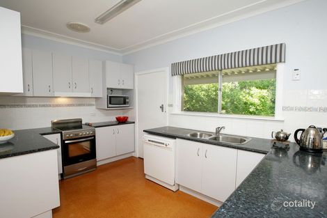 Property photo of 4 Acacia Street Kooringal NSW 2650