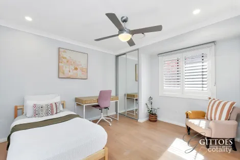 Property photo of 8 Dalgety Crescent Green Point NSW 2251