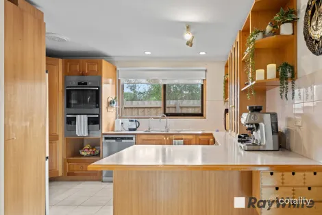 Property photo of 9 Parklea Close Narre Warren VIC 3805