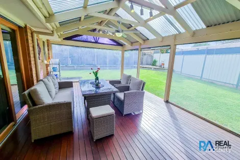 Property photo of 2 Vincent Court Cranbourne North VIC 3977