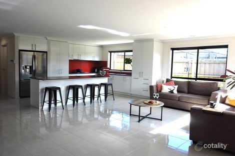 Property photo of 17 Sandstone Circuit Carrum Downs VIC 3201