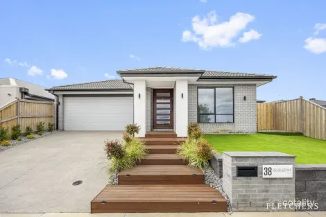 38 Revelstoke Way, Winter Valley, VIC 3358