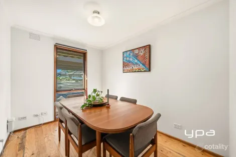 Property photo of 10 McInnes Close Sunbury VIC 3429