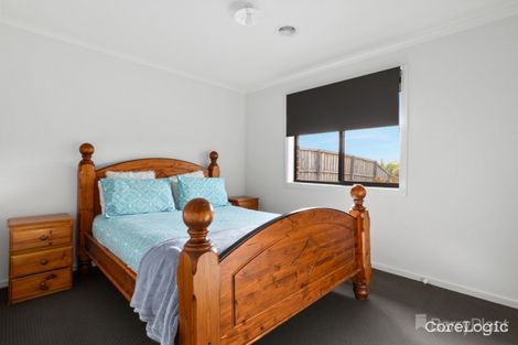 Property photo of 13 Chaucer Way Drouin VIC 3818