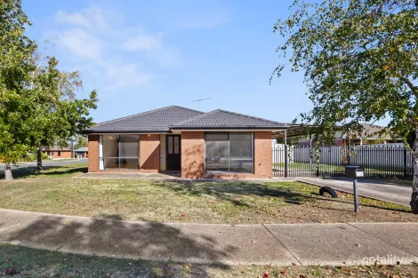 13 Zora Ct, Sebastopol, VIC 3356