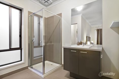 Property photo of 41 Treeve Parkway Werribee VIC 3030