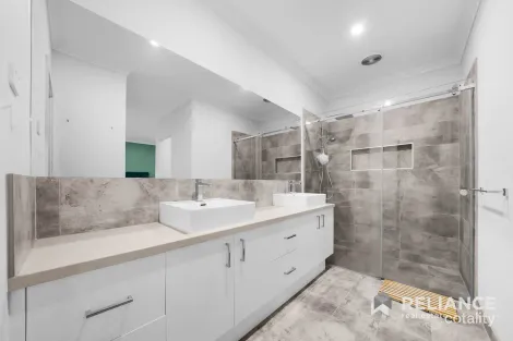 Property photo of 97 Riverside Concourse Cobblebank VIC 3338