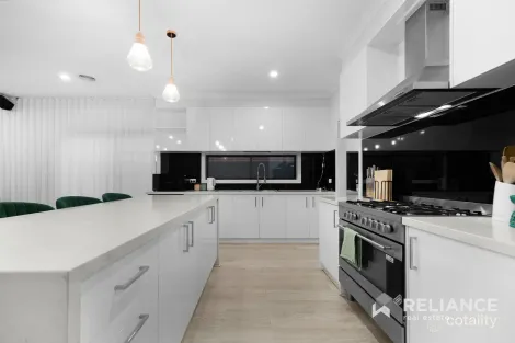 Property photo of 97 Riverside Concourse Cobblebank VIC 3338
