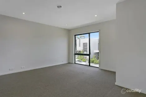 Property photo of 39 Burn Nar Look Drive Burwood VIC 3125