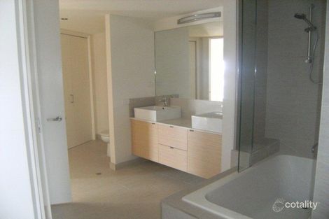 Property photo of 11/2 The Esplanade Caroline Springs VIC 3023