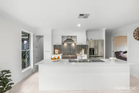 Property photo of 21 Peninsula Avenue Haywards Bay NSW 2530
