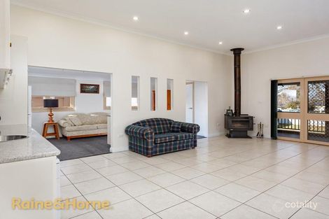 Property photo of 30 The Boulevarde Kooringal NSW 2650