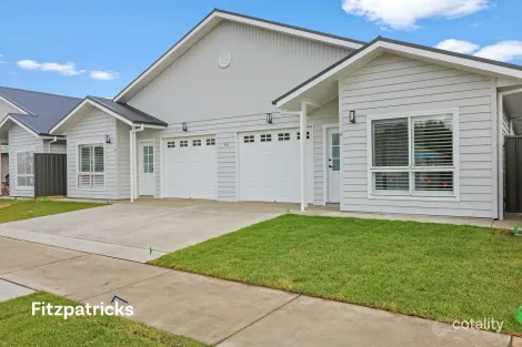 10 Bottlebrush Pl, Lake Albert, NSW 2650