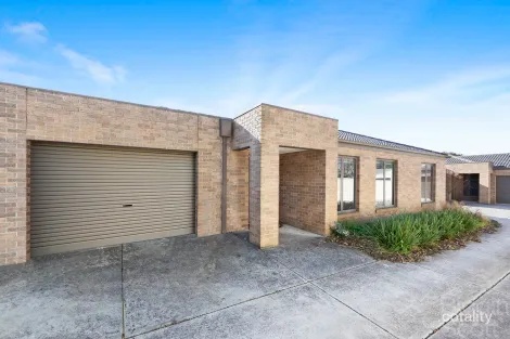2/7 Rowlands St, Sebastopol, VIC 3356