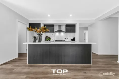 Property photo of 3 Reef Circuit Clyde VIC 3978