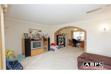 Property photo of 17 London Way Bateman WA 6150