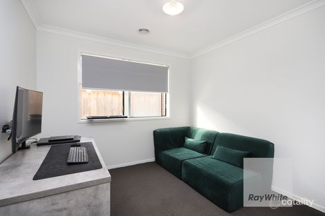 Property photo of 35 Wheatley Parade Mickleham VIC 3064