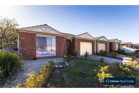 Property photo of 2 Armoy Close Cranbourne East VIC 3977
