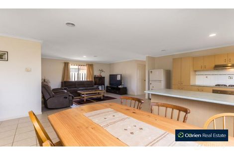 Property photo of 2 Armoy Close Cranbourne East VIC 3977
